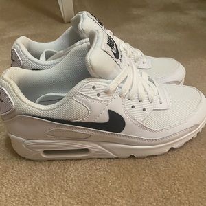 Nike Air Max 90 shoes